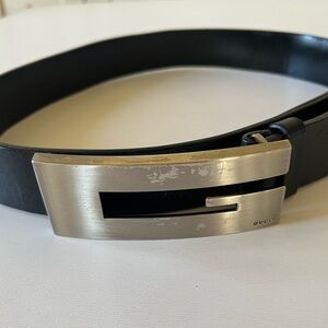 Tom Ford era men’s Gucci black leather belt with metal “G” buckle. Sz small.